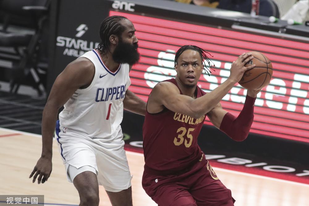 众多球迷和 众多球迷和